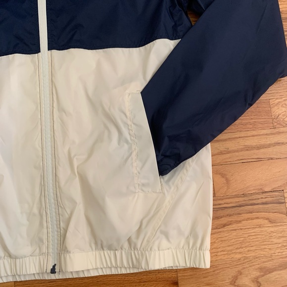 Men’s Volcom Navy and Cream Windbreaker Jacket - Picture 7 of 12